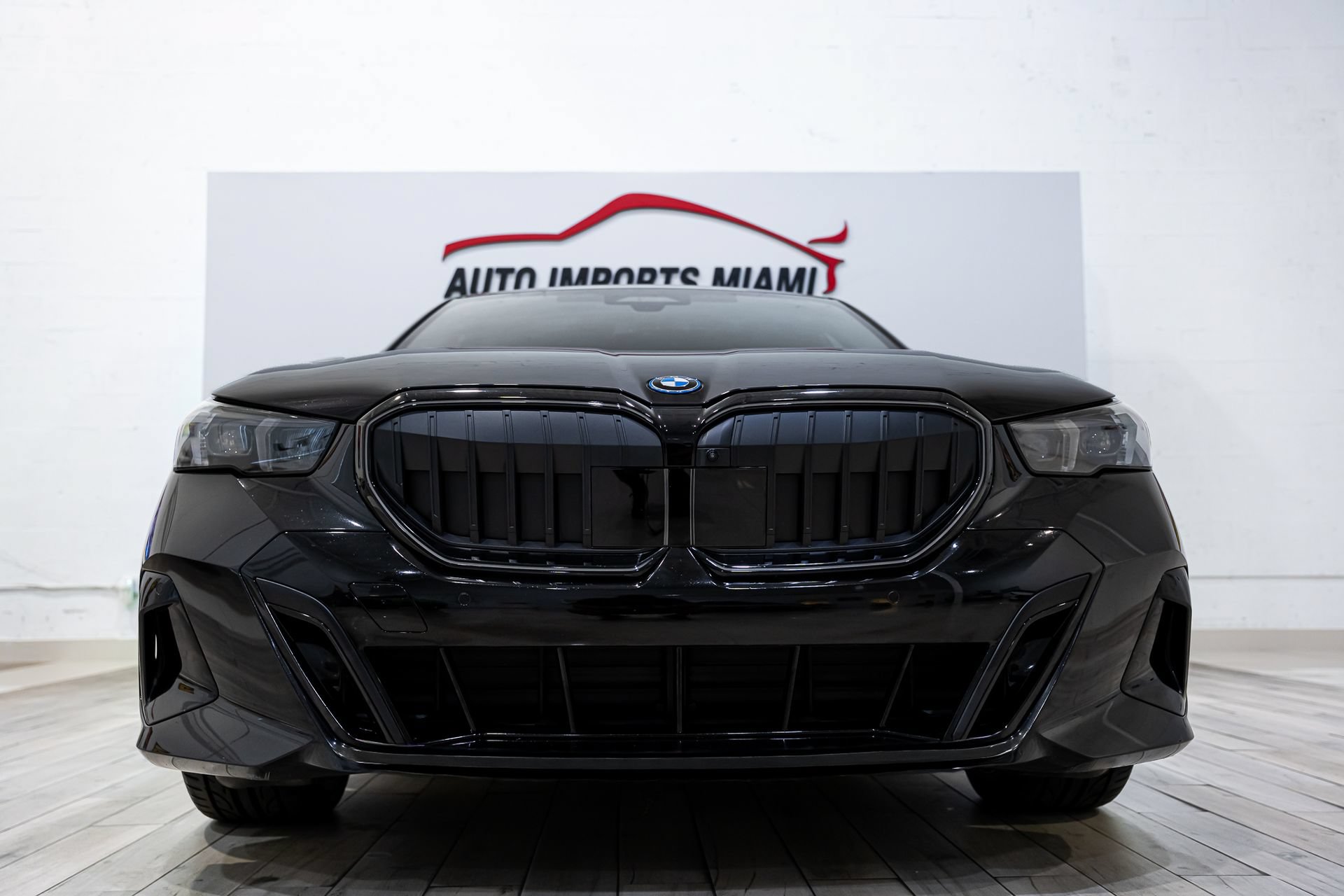 Used 2025 BMW 550e xDrive w/ Executive Package AWD/4WD image 32