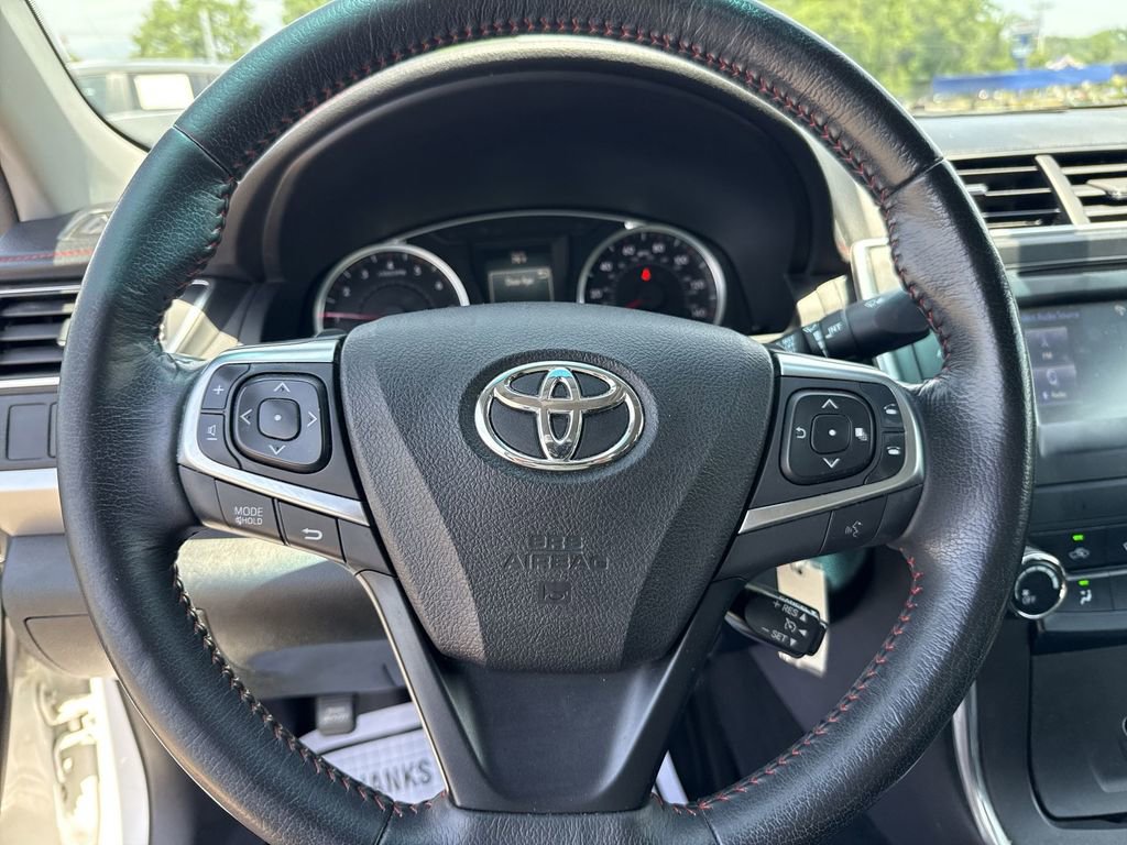 Used 2015 Toyota Camry SE FWD image 16
