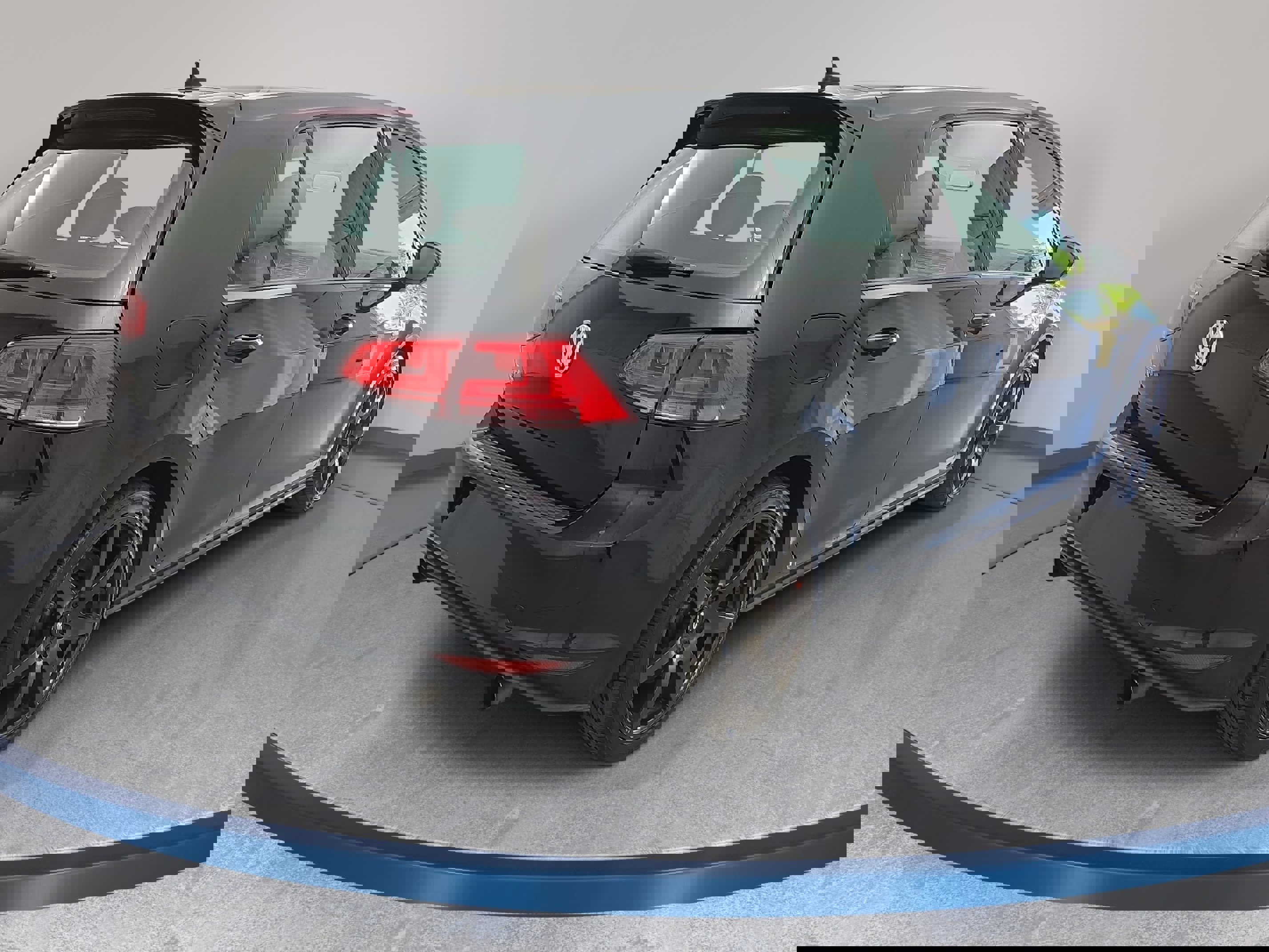 Used 2017 Volkswagen GTI SE FWD image 5