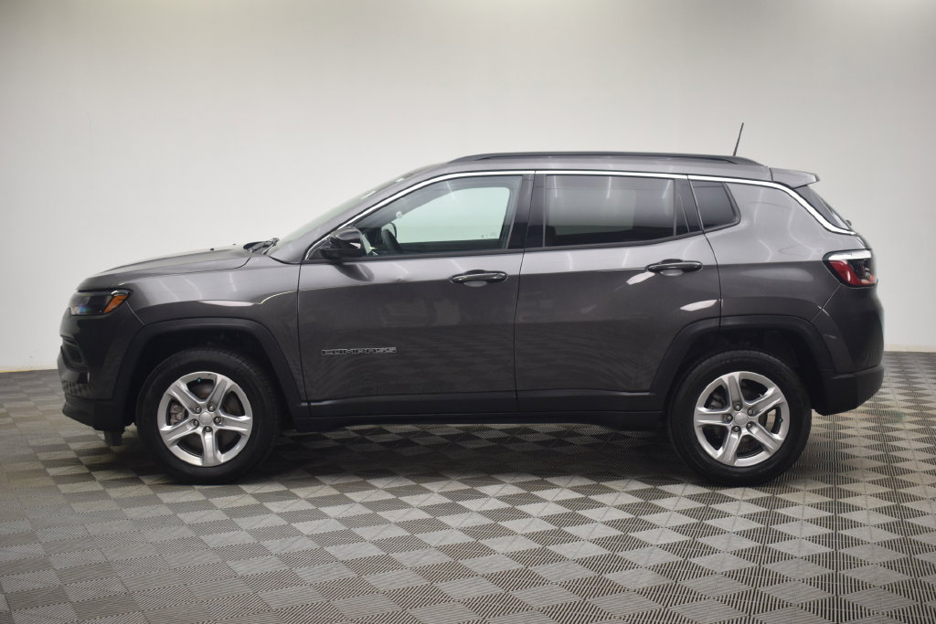Used 2023 Jeep Compass Latitude w/ Convenience Group AWD/4WD image 32