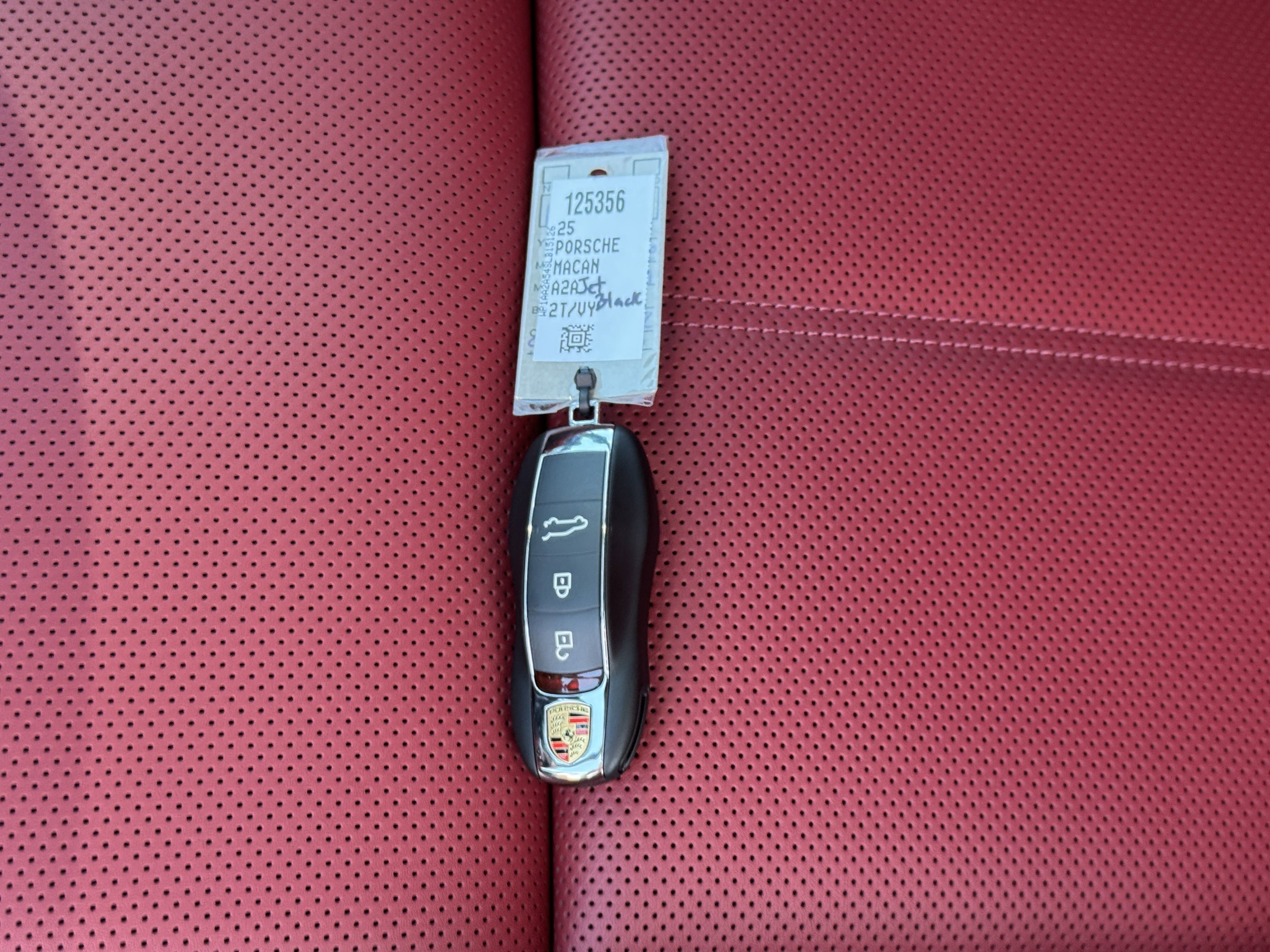 New 2025 Porsche Macan image 39