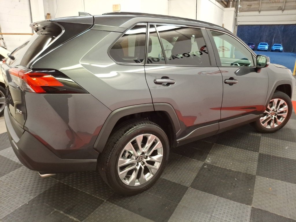 Used 2025 Toyota RAV4 XLE Premium image 9