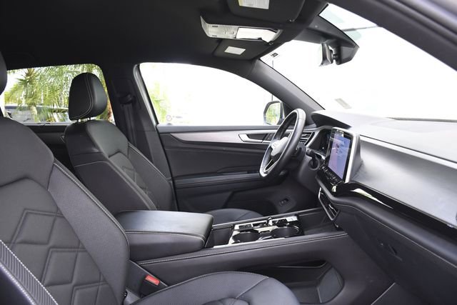 Used 2025 Volkswagen Atlas Cross Sport SE image 27