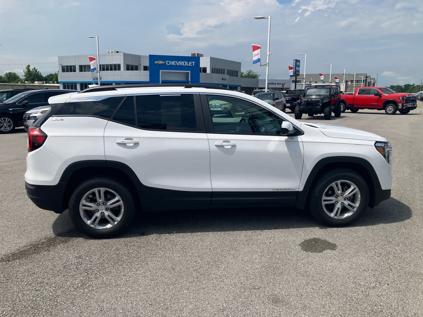 Used 2023 GMC Terrain SLE w/ Driver Convenience Package AWD/4WD image 8