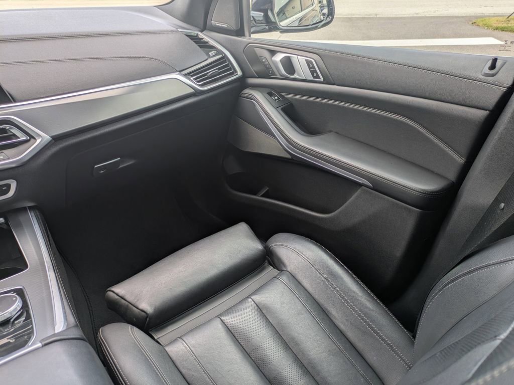 Used 2019 BMW X5 xDrive50i w/ Parking Assistance Package image 19