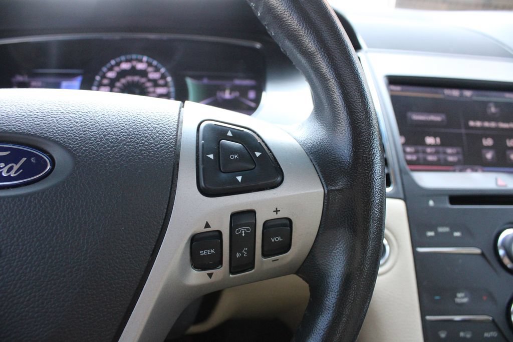 Used 2013 Ford Taurus SEL FWD image 12