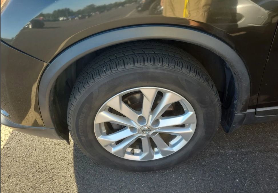 Used 2016 Nissan Rogue SV w/ SV Premium Package image 2