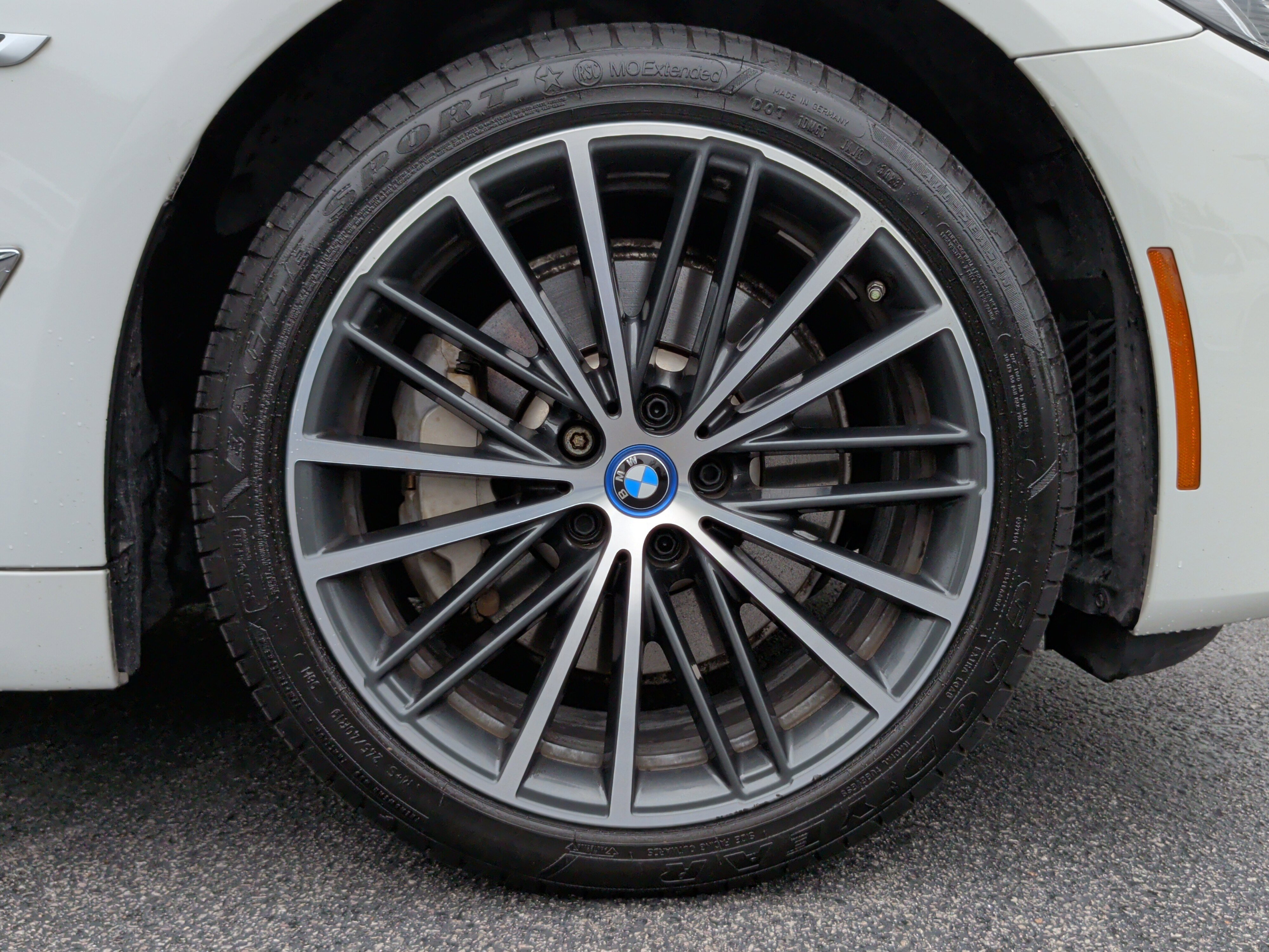 Certified 2023 BMW 530e w/ Premium Package RWD image 14