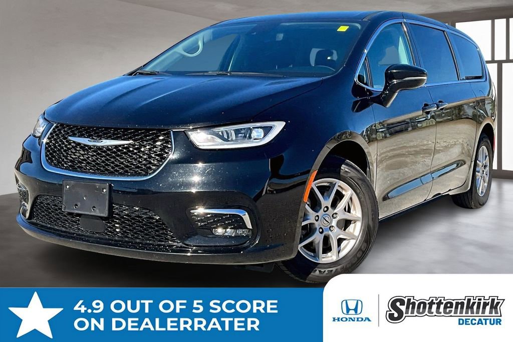 Used 2024 Chrysler Pacifica Touring-L image 1