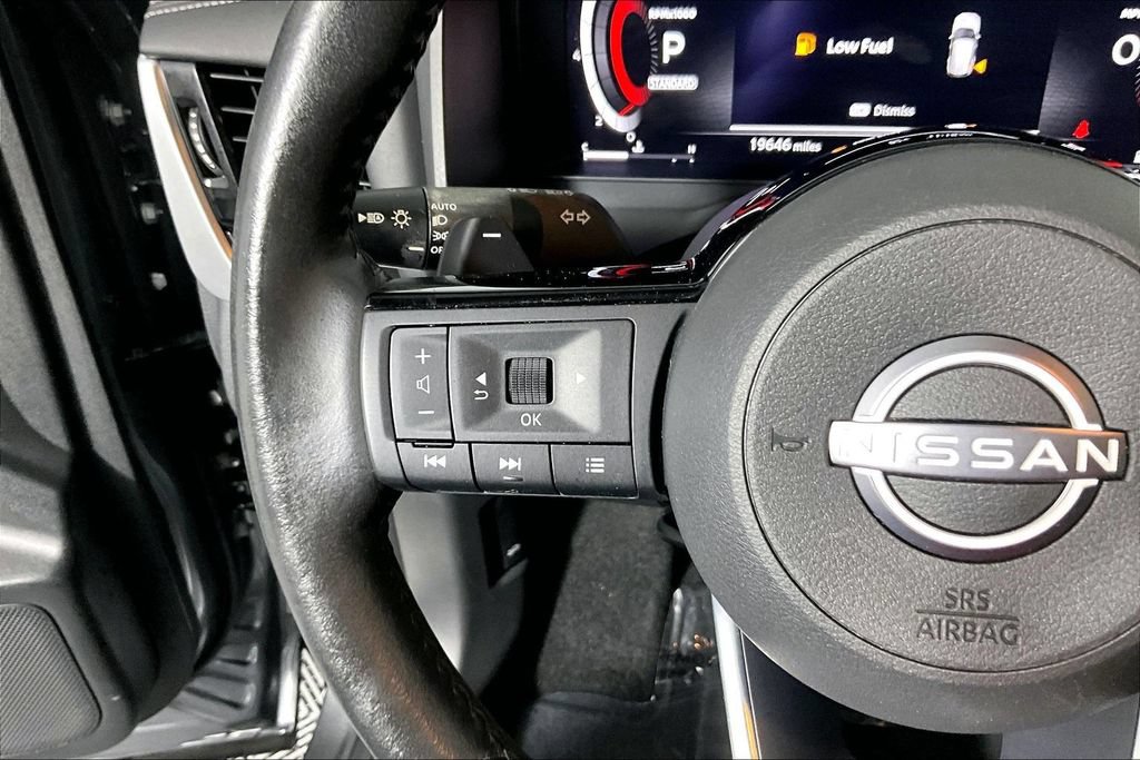 Used 2023 Nissan Rogue Platinum w/ Platinum Premium Package FWD image 18