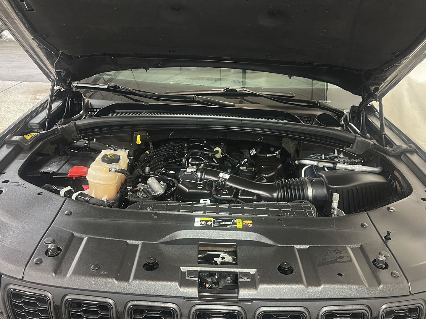 Certified 2024 Jeep Grand Cherokee L Altitude AWD/4WD image 13