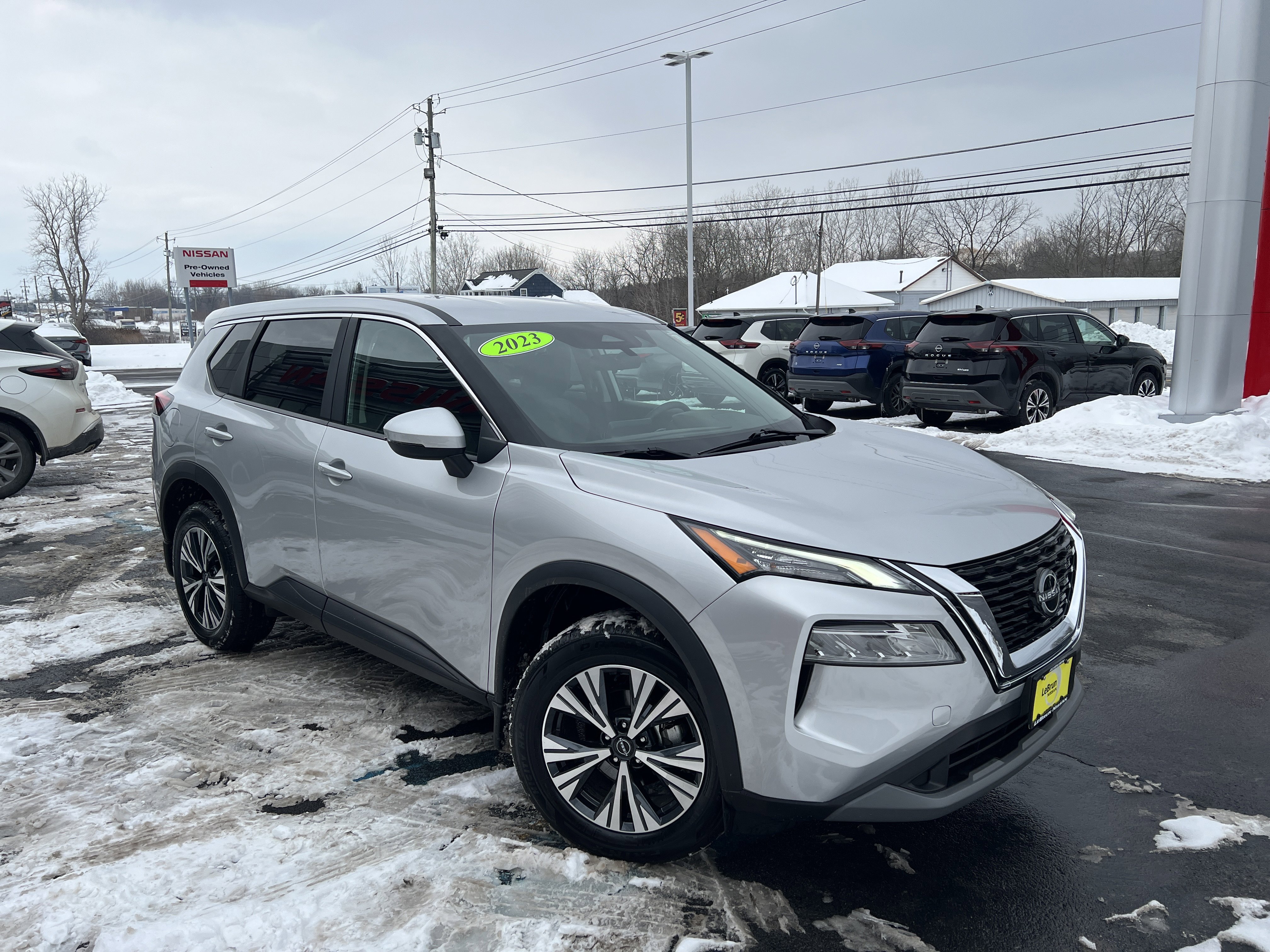 Used 2023 Nissan Rogue SV image 13