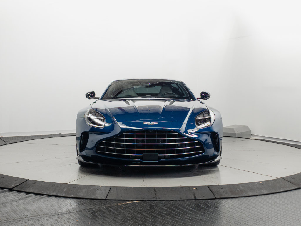 Used 2025 Aston Martin V8 Vantage Coupe RWD image 2