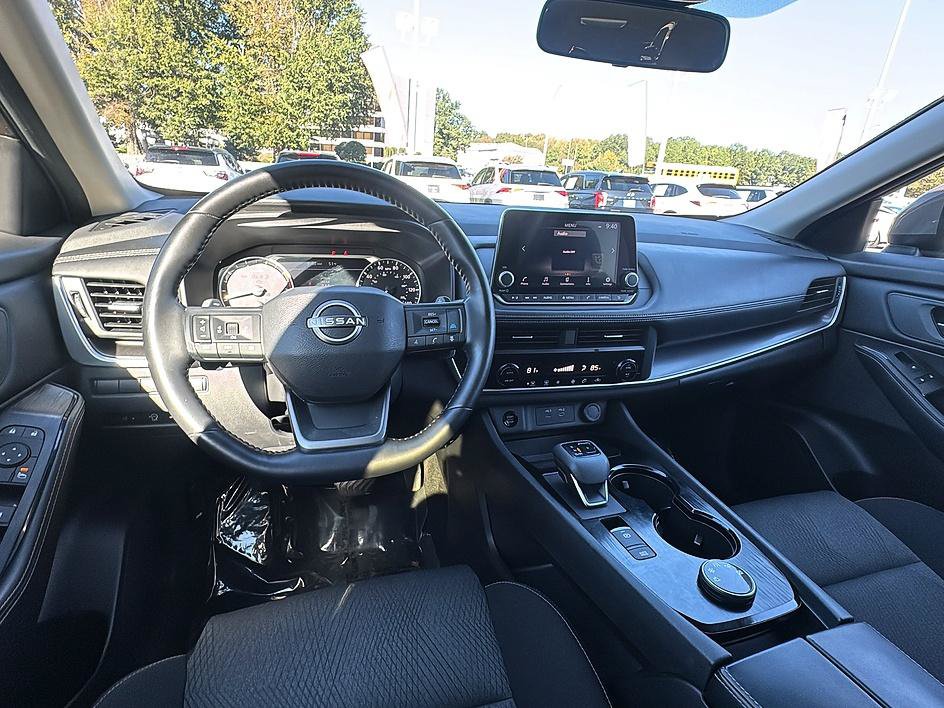 Certified 2025 Nissan Rogue SV AWD/4WD image 14