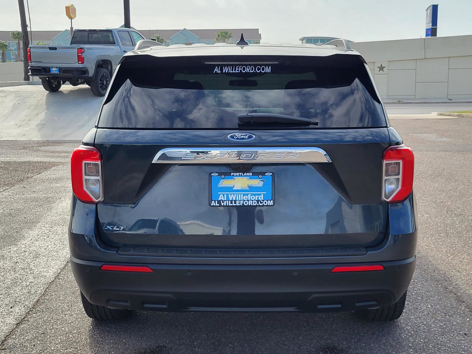 Used 2023 Ford Explorer XLT image 4