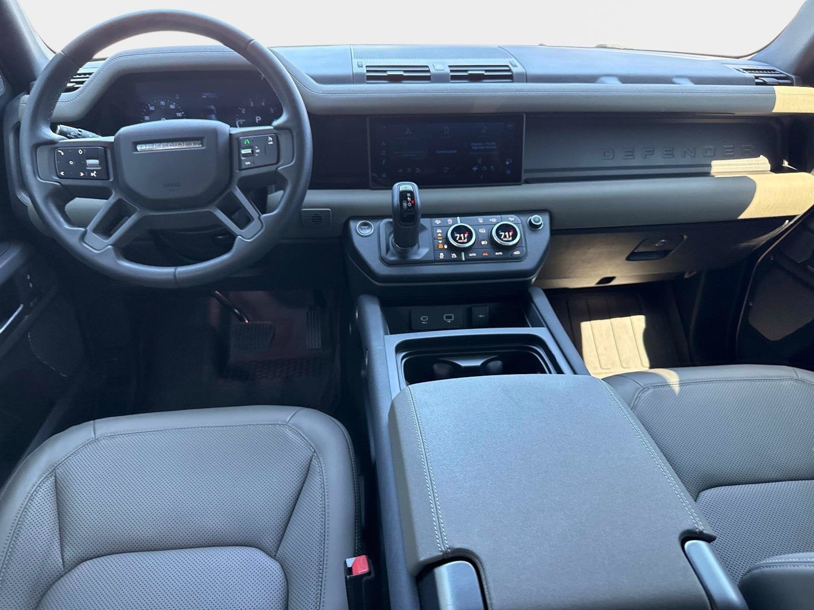 Used 2023 Land Rover Defender 110 X-Dynamic SE AWD/4WD image 13