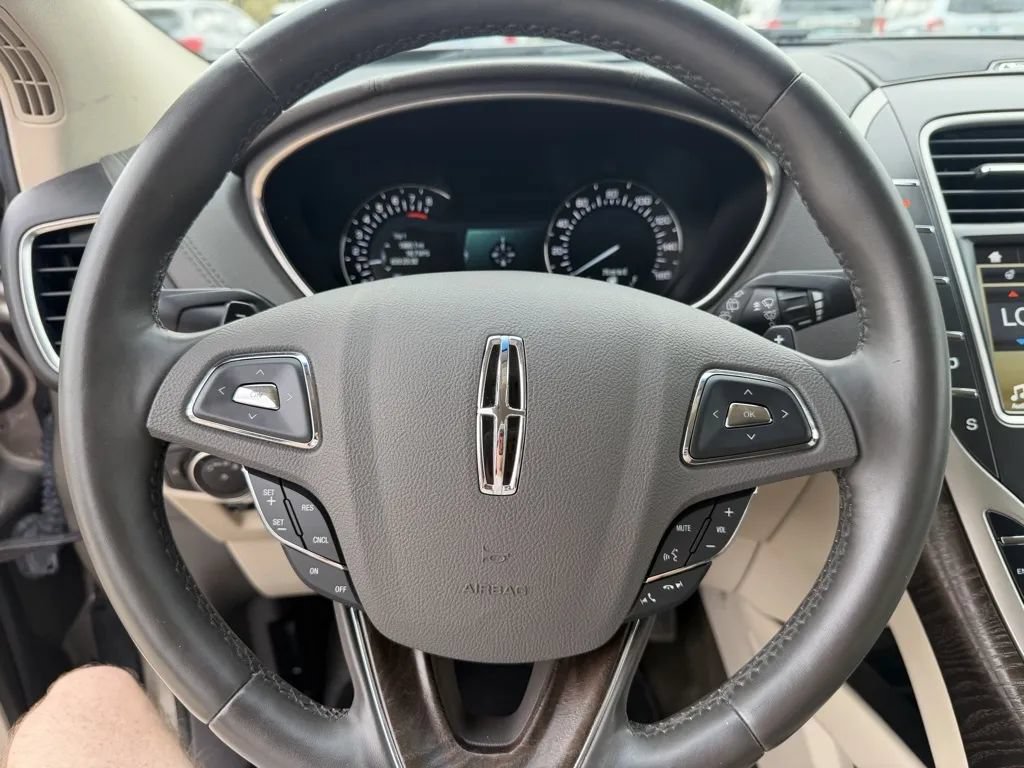 Used 2016 Lincoln MKX Select w/ Select Plus Package FWD image 17