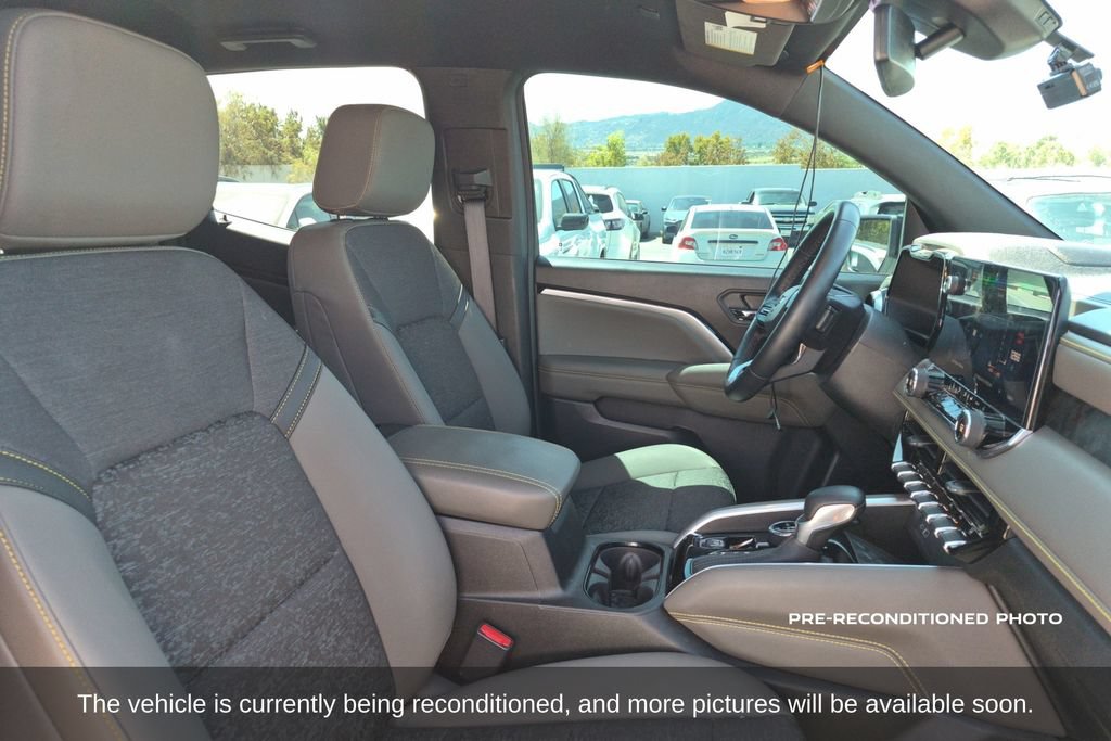 Used 2024 Chevrolet Colorado ZR2 w/ Technology Package AWD/4WD image 15