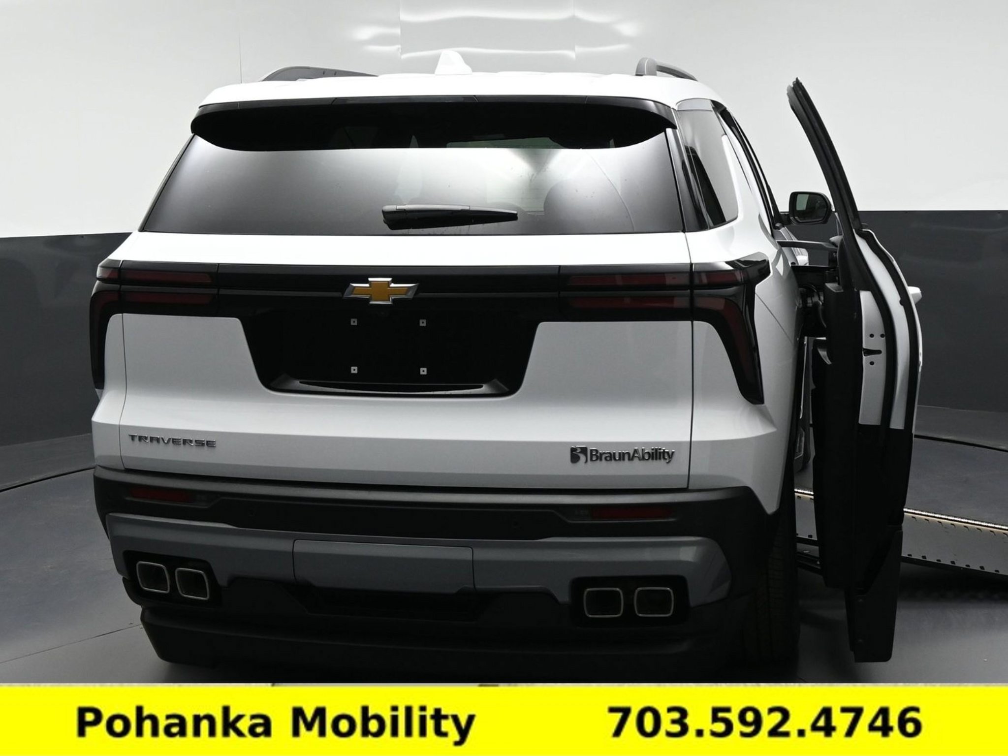 Used 2026 Chevrolet Traverse LT w/ Driver Confidence Package FWD image 6