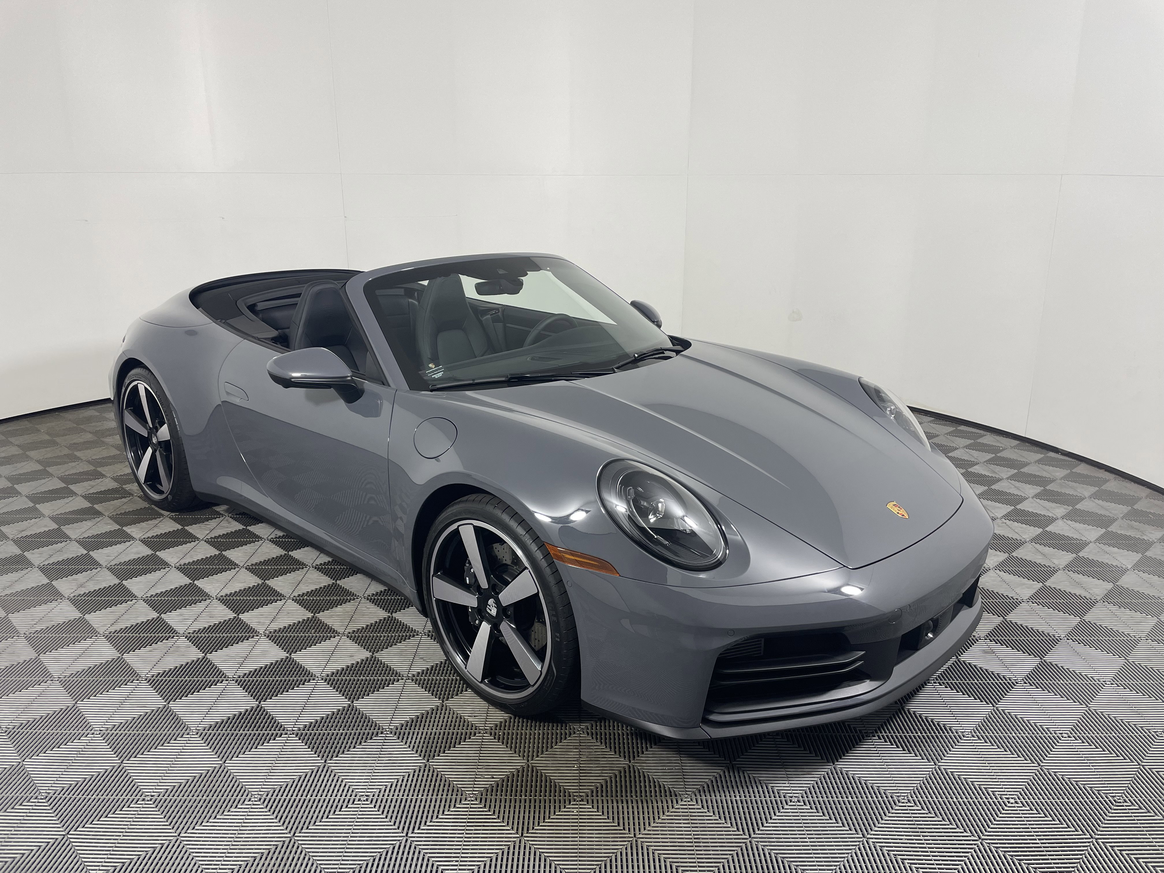 Used 2025 Porsche 911 Carrera image 9