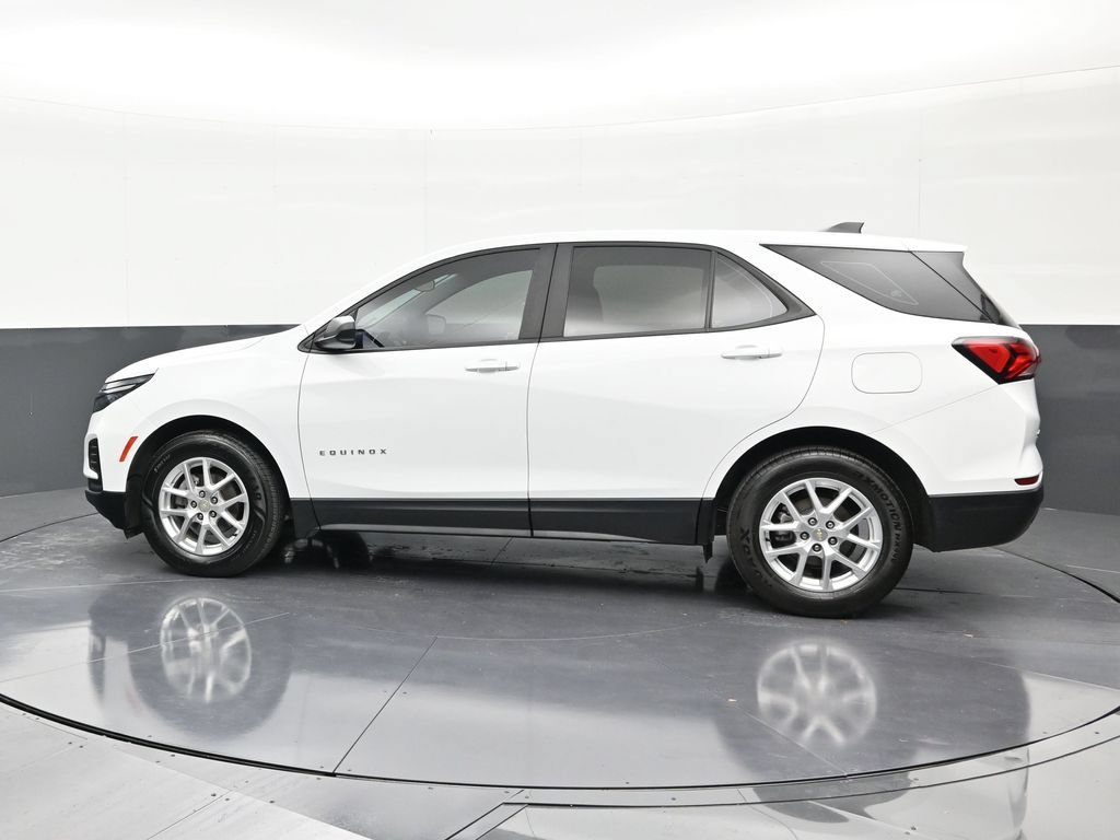 Used 2022 Chevrolet Equinox LS FWD image 2