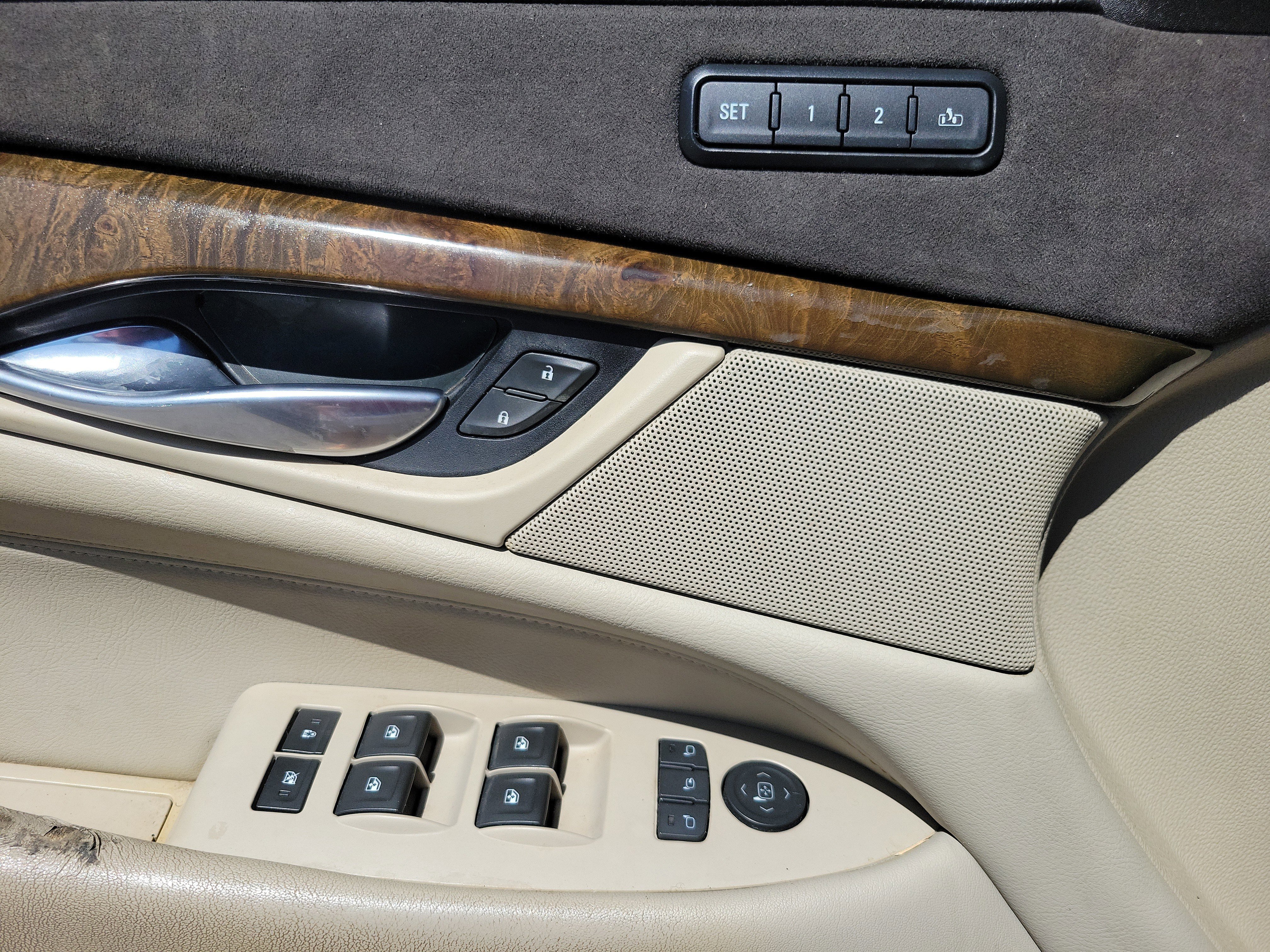 Used 2018 Cadillac Escalade ESV Luxury image 8