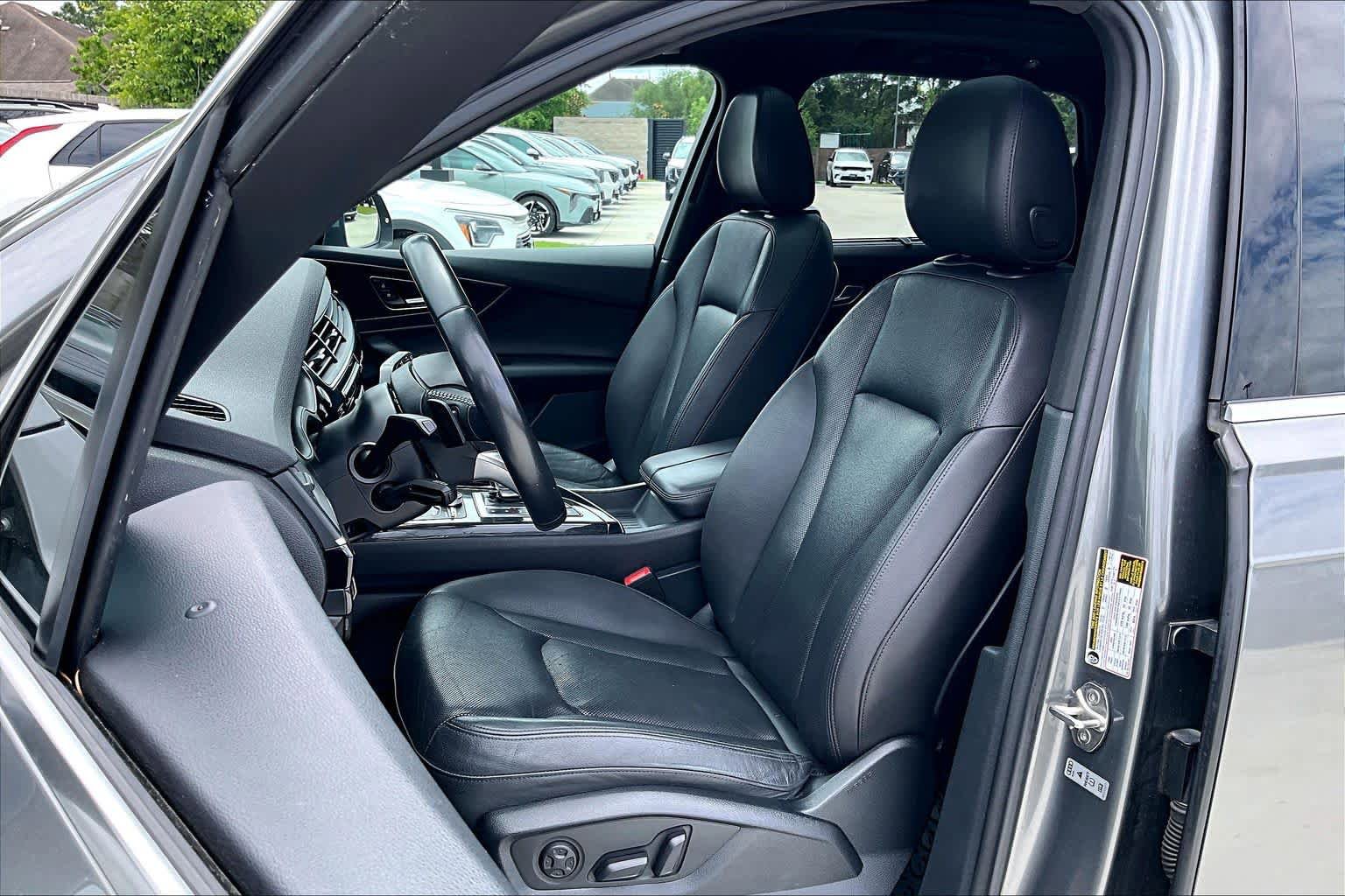 Used 2017 Audi Q7 3.0T Premium Plus w/ Premium Plus Package AWD/4WD image 8