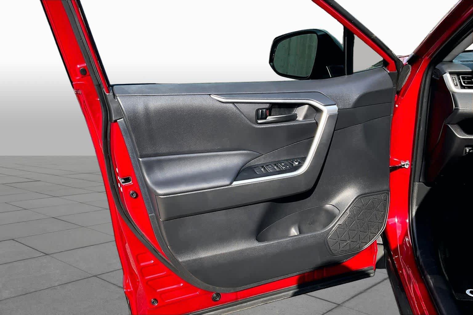 Used 2025 Toyota RAV4 LE FWD image 22