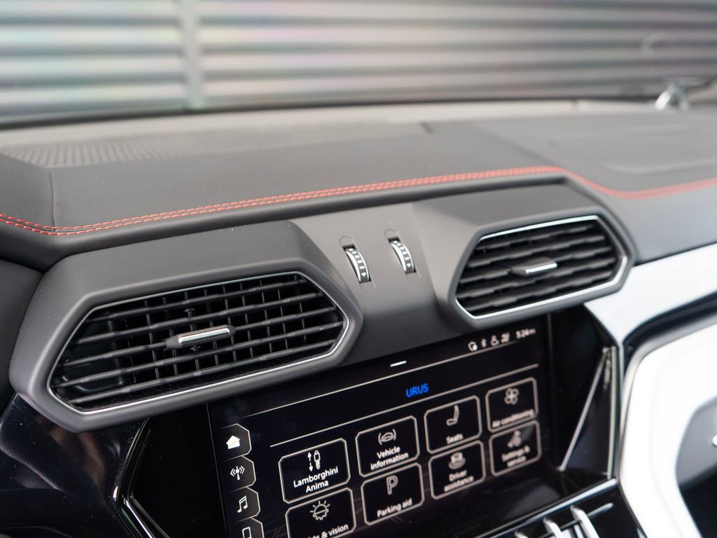 Used 2021 Lamborghini Urus image 22