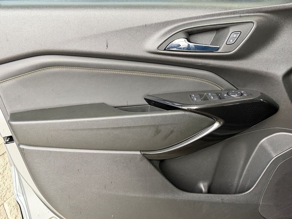 Used 2024 Chevrolet Trax LT w/ Sunroof Package FWD image 20