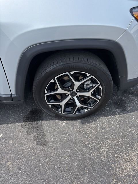 Used 2025 Jeep Compass Limited image 28