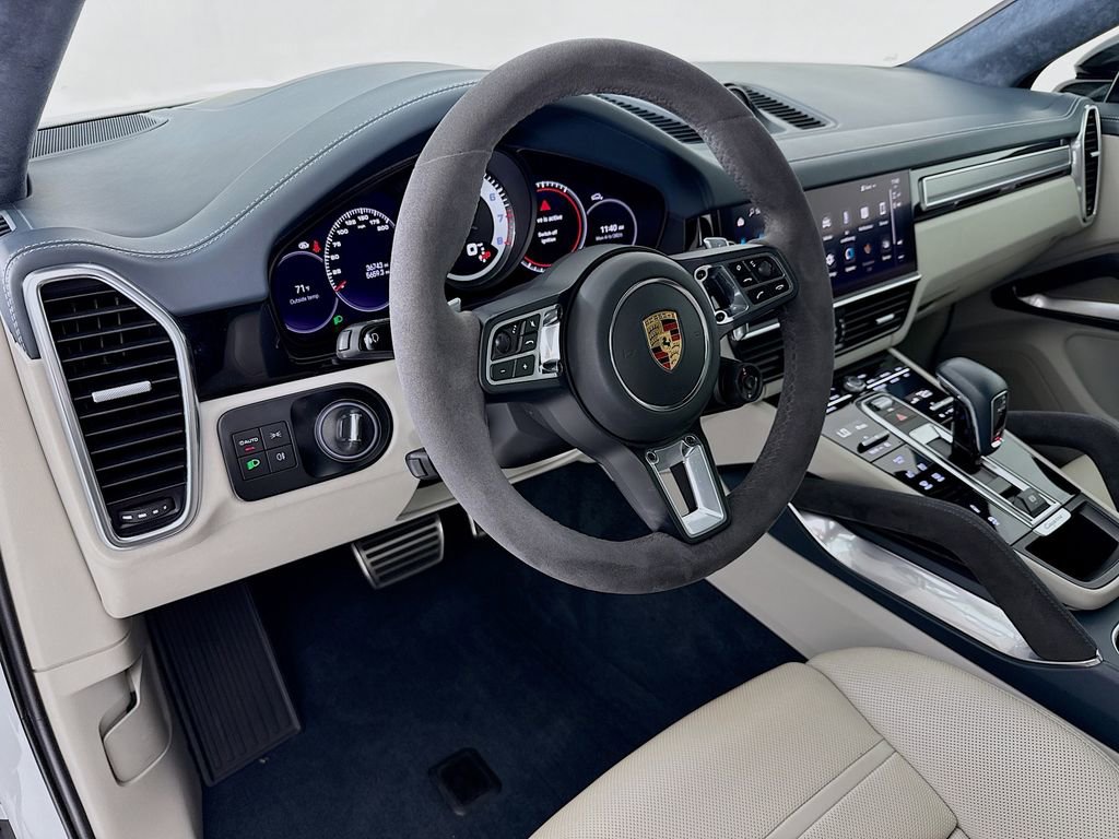 Certified 2022 Porsche Cayenne Turbo AWD/4WD image 4