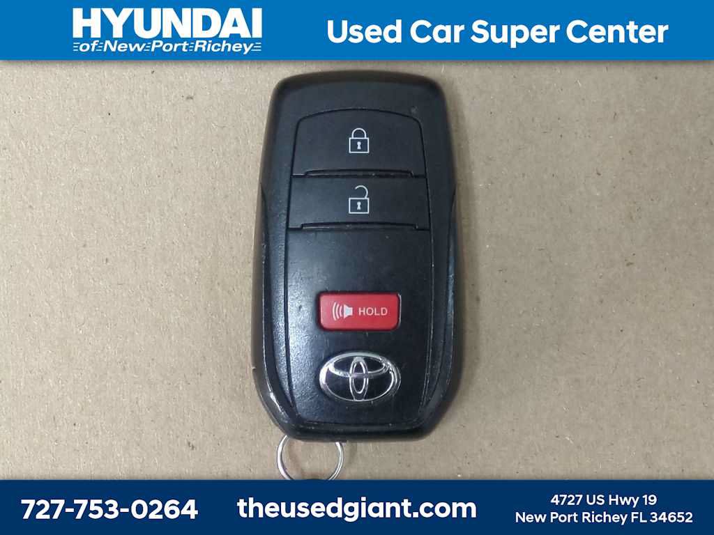 Used 2024 Toyota Corolla Cross LE FWD image 29