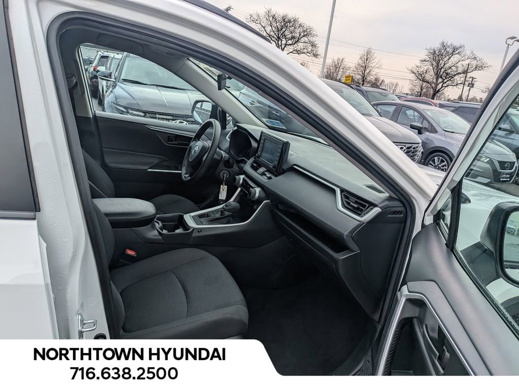 Used 2021 Toyota RAV4 LE AWD/4WD image 33