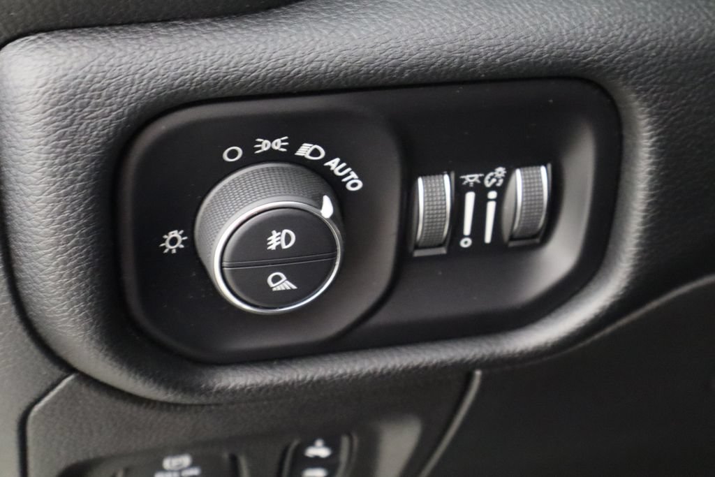 Used 2022 RAM 1500 Laramie AWD/4WD image 22