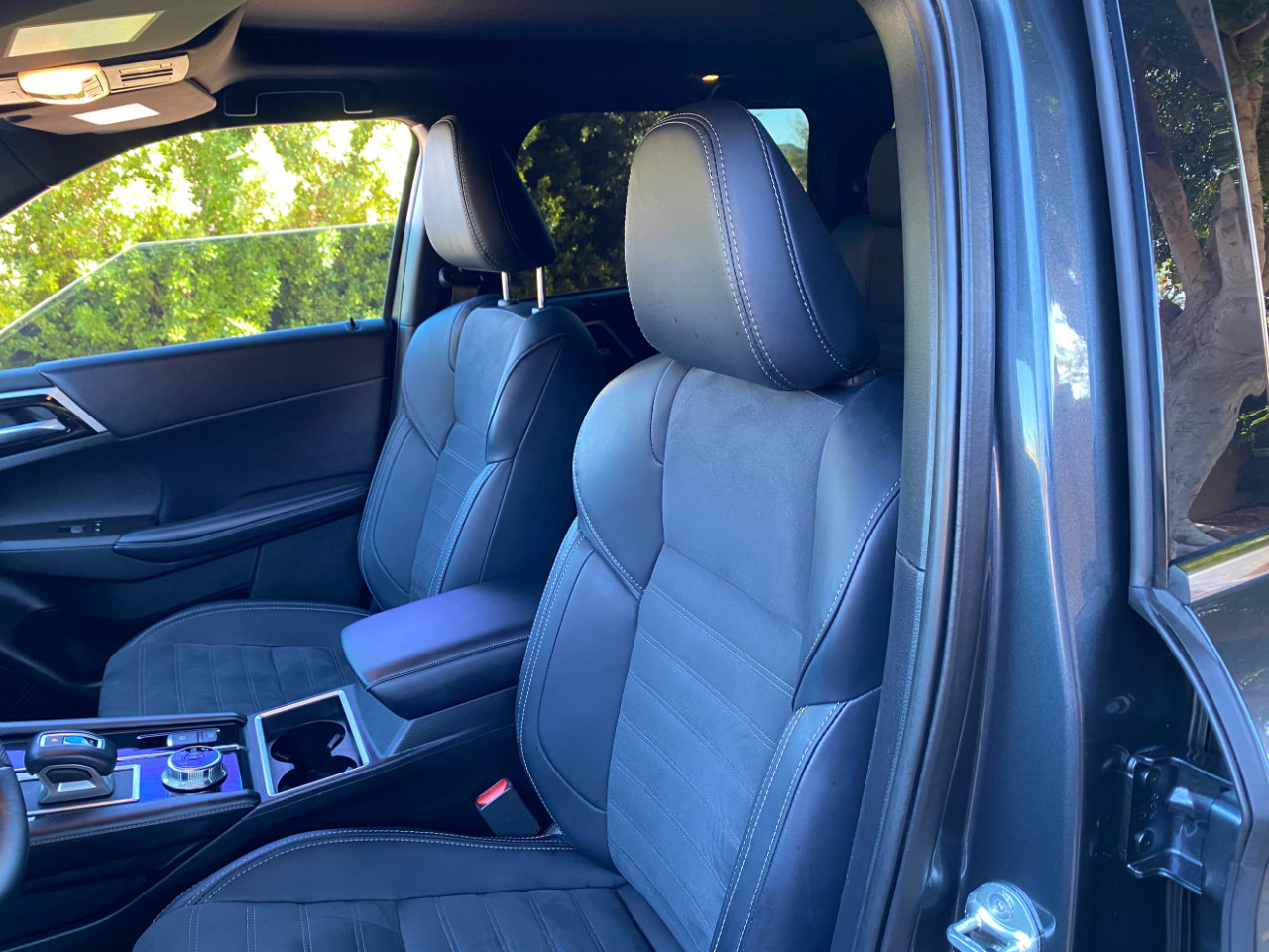 Used 2024 Mitsubishi Outlander SE Black Edition image 29