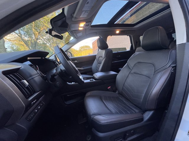 Used 2024 Nissan Pathfinder Platinum w/ Cargo Package image 34