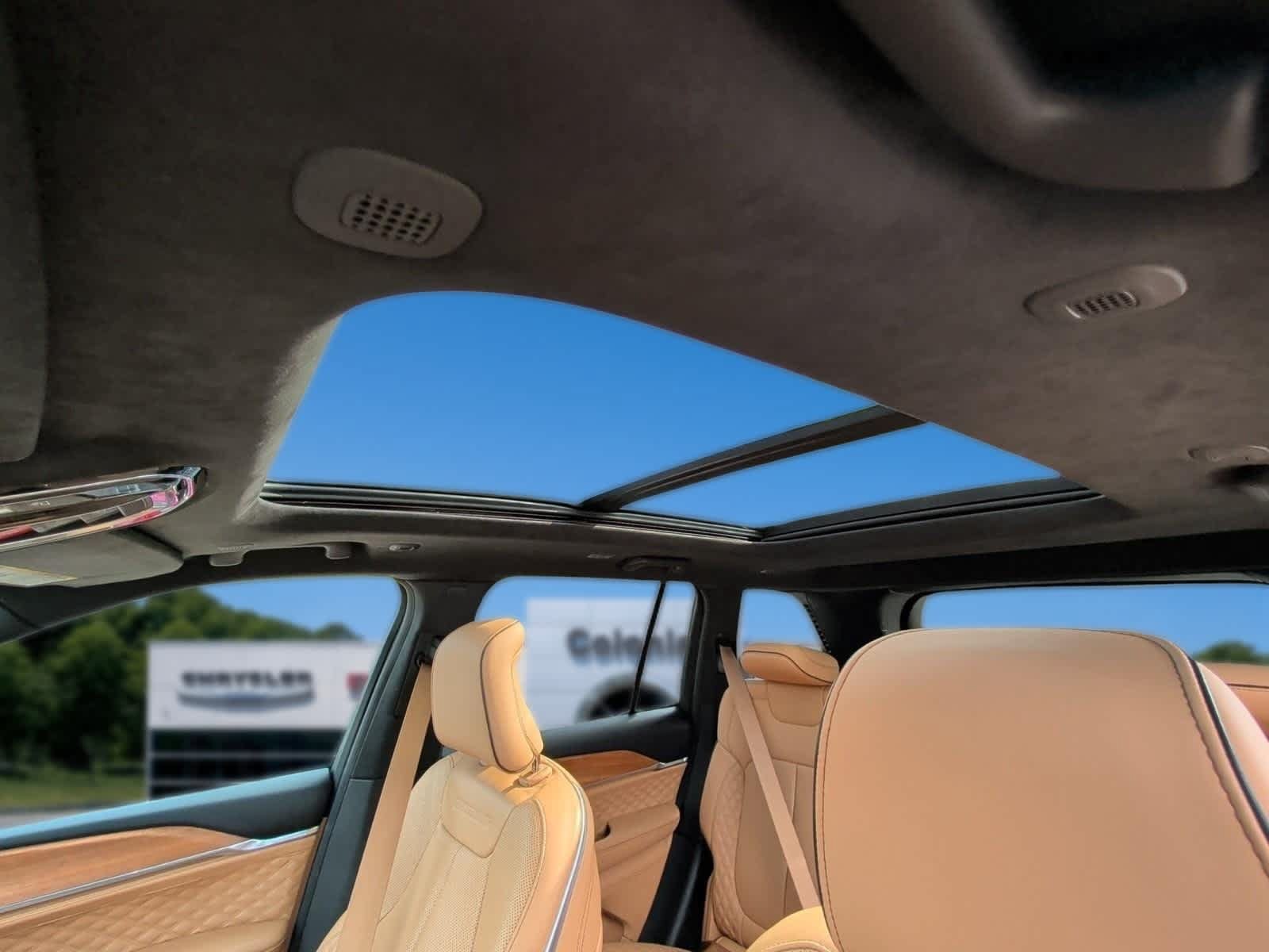 Used 2023 Jeep Grand Cherokee Summit AWD/4WD image 26