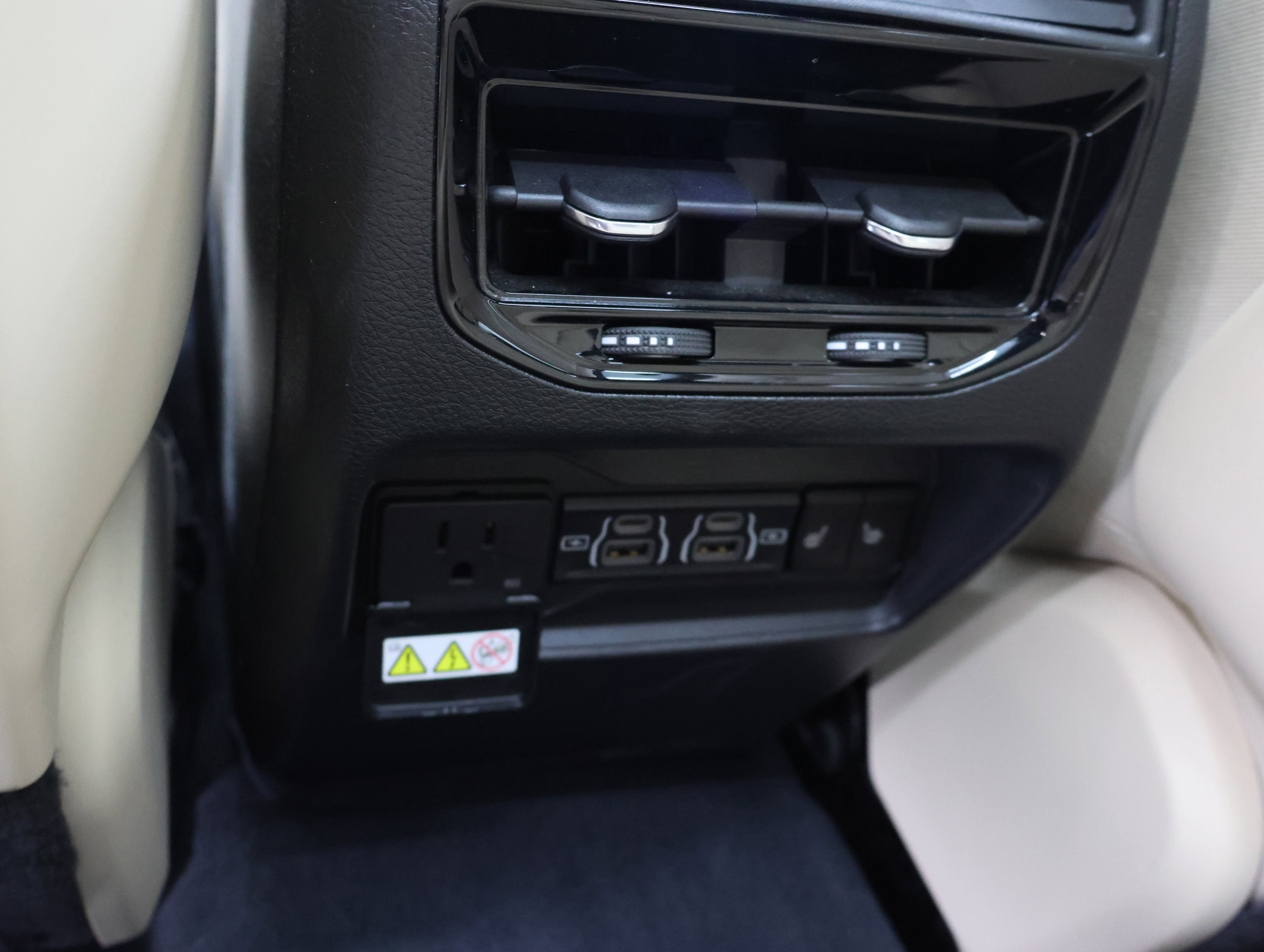 Used 2023 Jeep Grand Cherokee Limited image 36