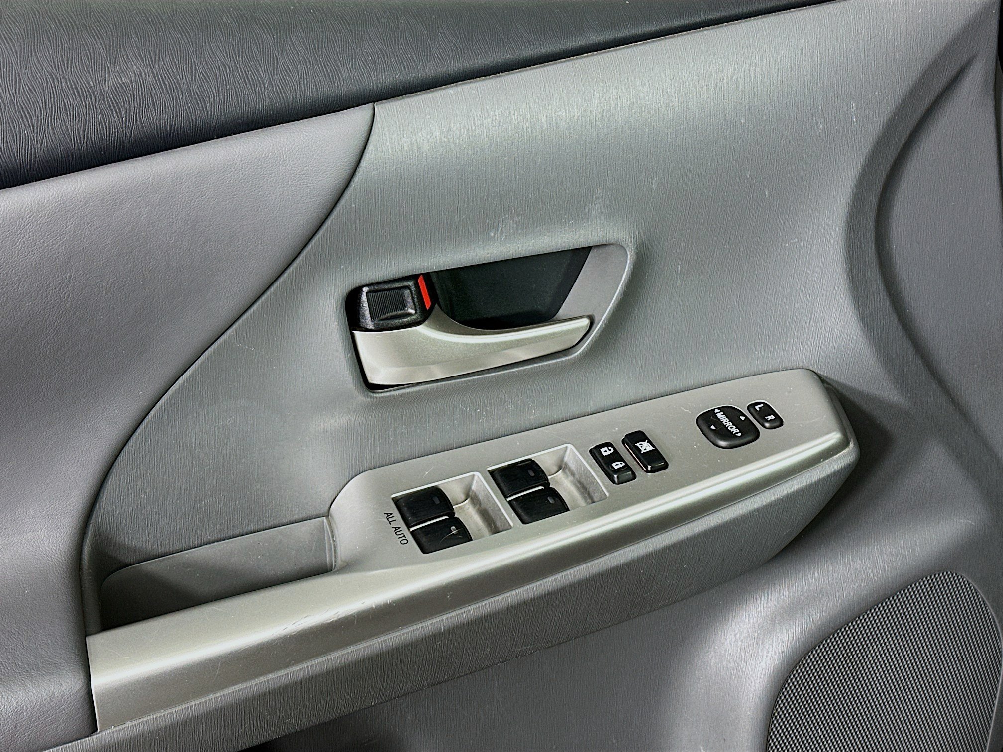 Used 2014 Toyota Prius V Five FWD image 15