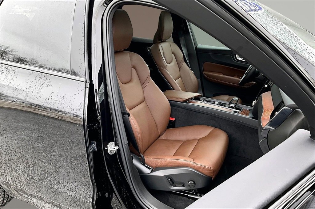 Used 2023 Volvo XC60 B5 Plus w/ Climate Package image 29