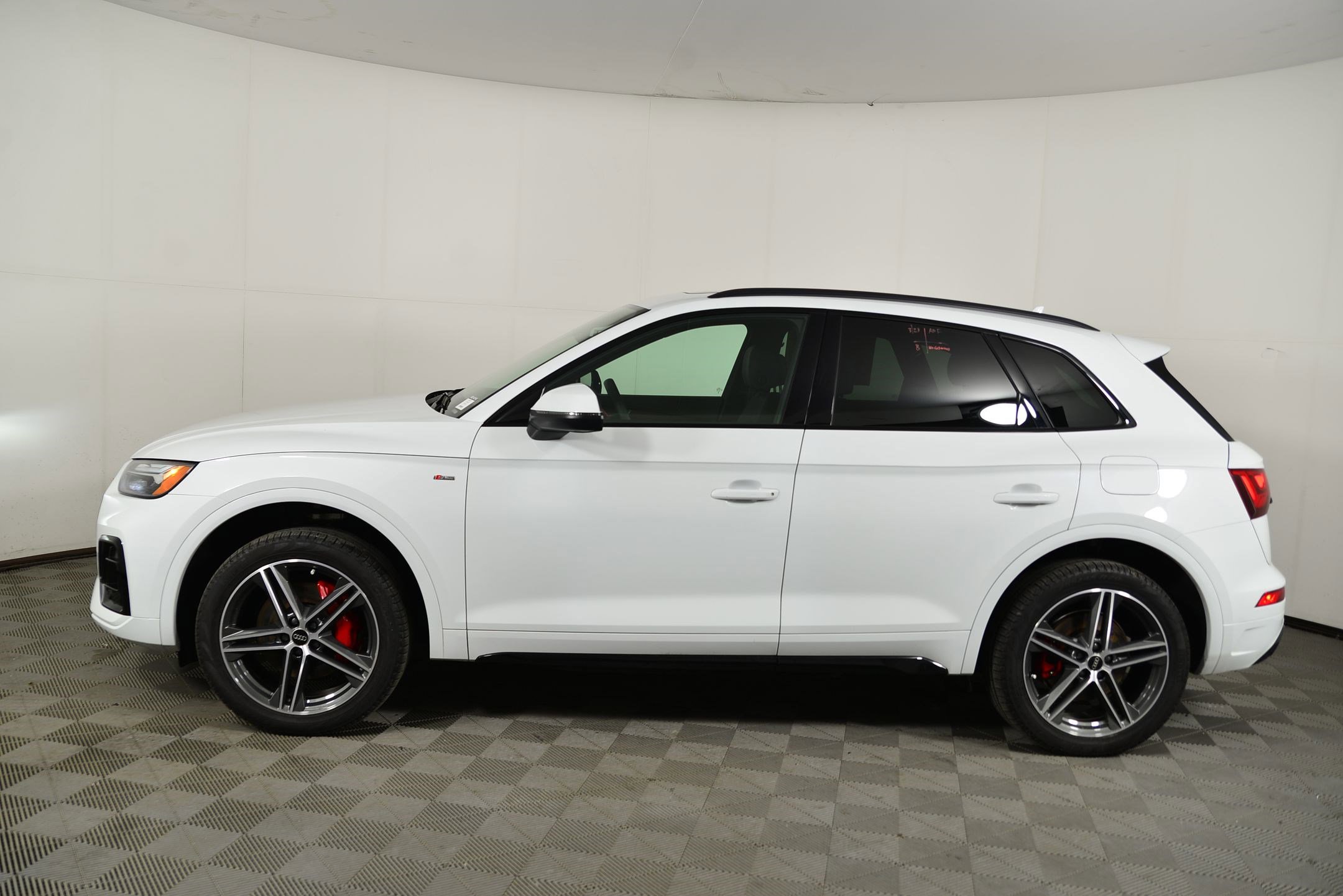 Certified 2024 Audi Q5 e Premium Plus image 2