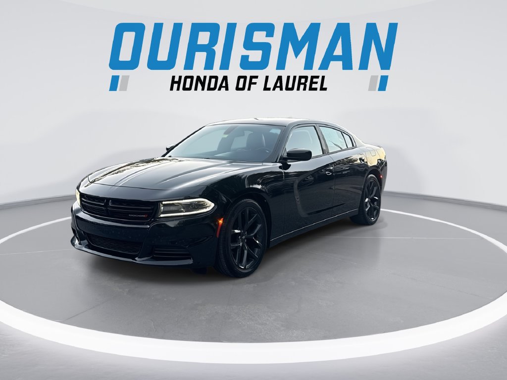 Used 2020 Dodge Charger SXT w/ Plus Group RWD image 4