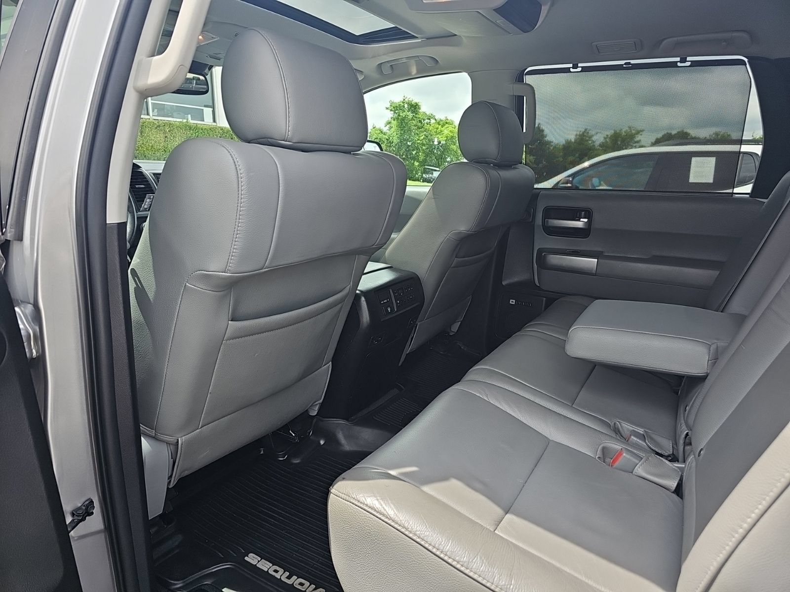 Used 2018 Toyota Sequoia Limited w/ Safety & Convenience Package AWD/4WD image 30