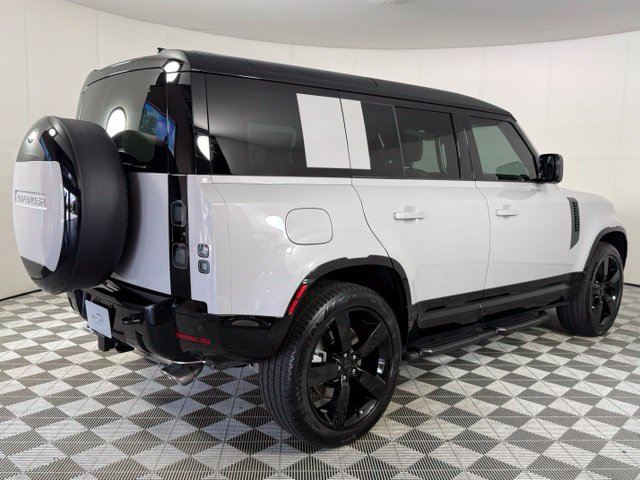 New 2026 Land Rover Defender 110 X-Dynamic SE AWD/4WD image 9