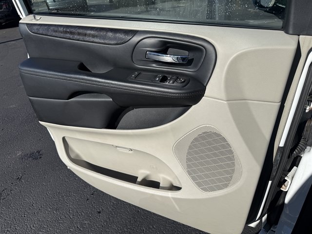 Used 2016 Dodge Grand Caravan SE w/ Quick Order Package 29E SE FWD image 8