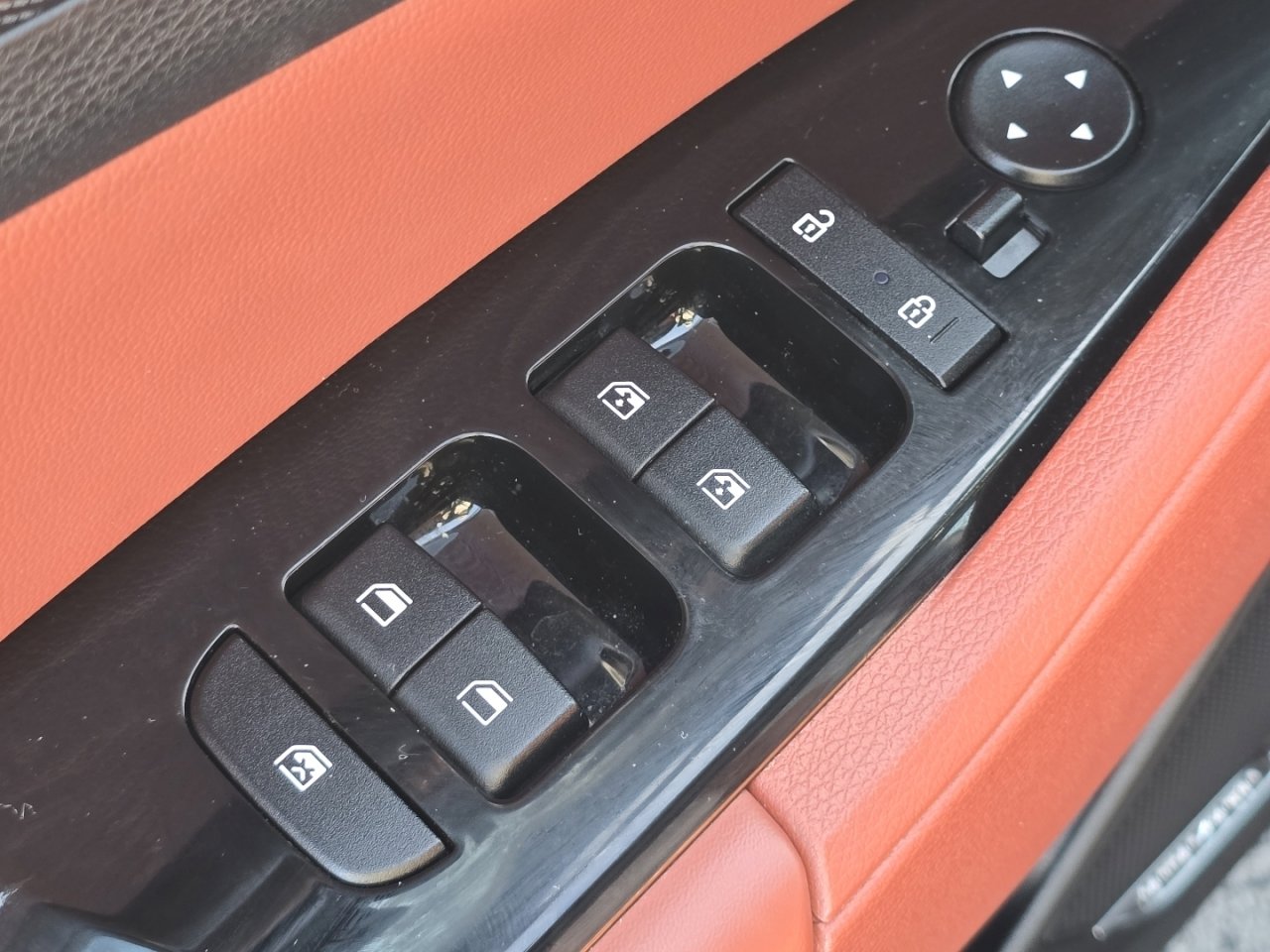 Used 2023 Kia Sportage SX image 25