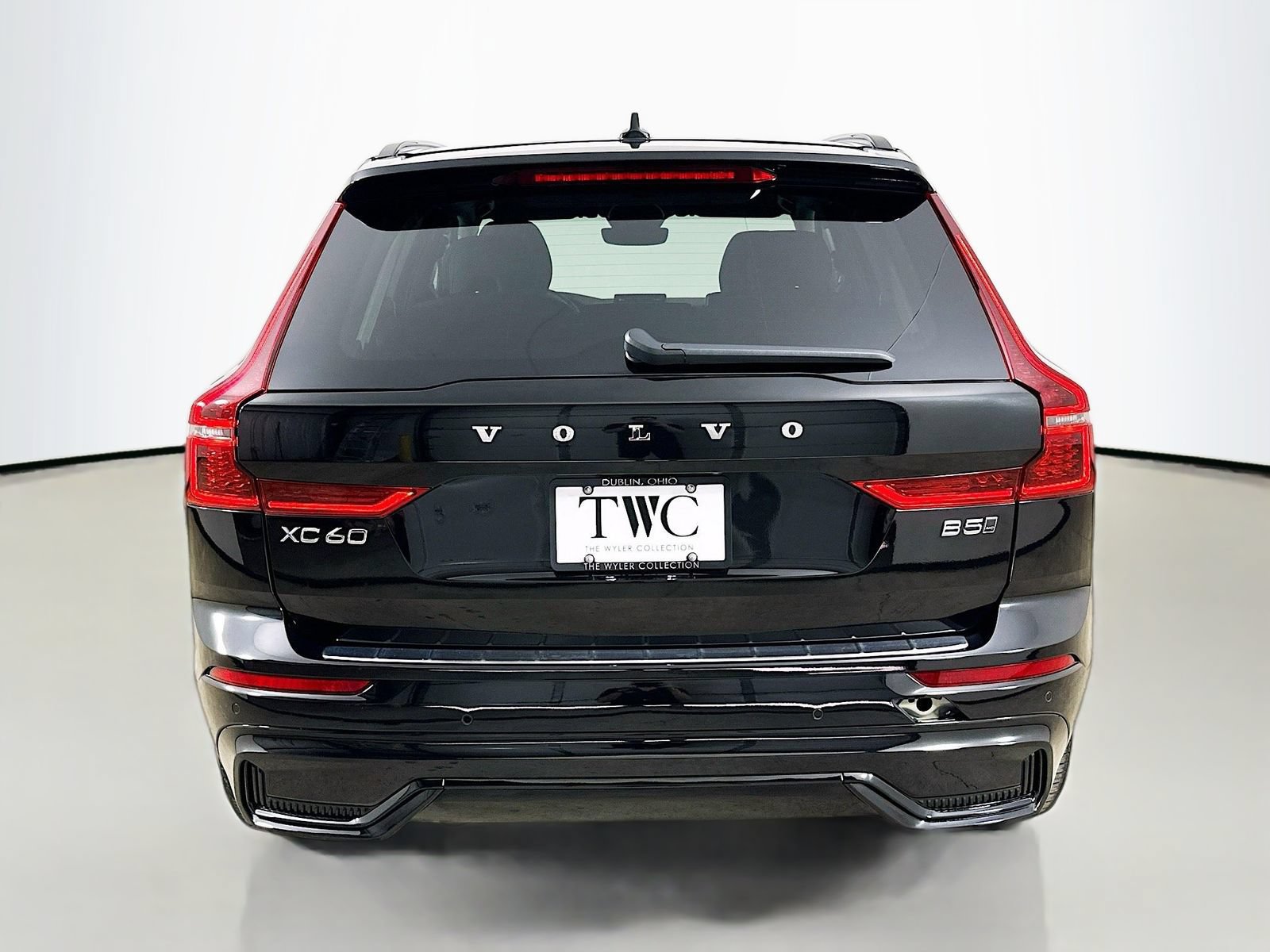 New 2026 Volvo XC60 B5 Plus w/ Protection Package Premier AWD/4WD image 6