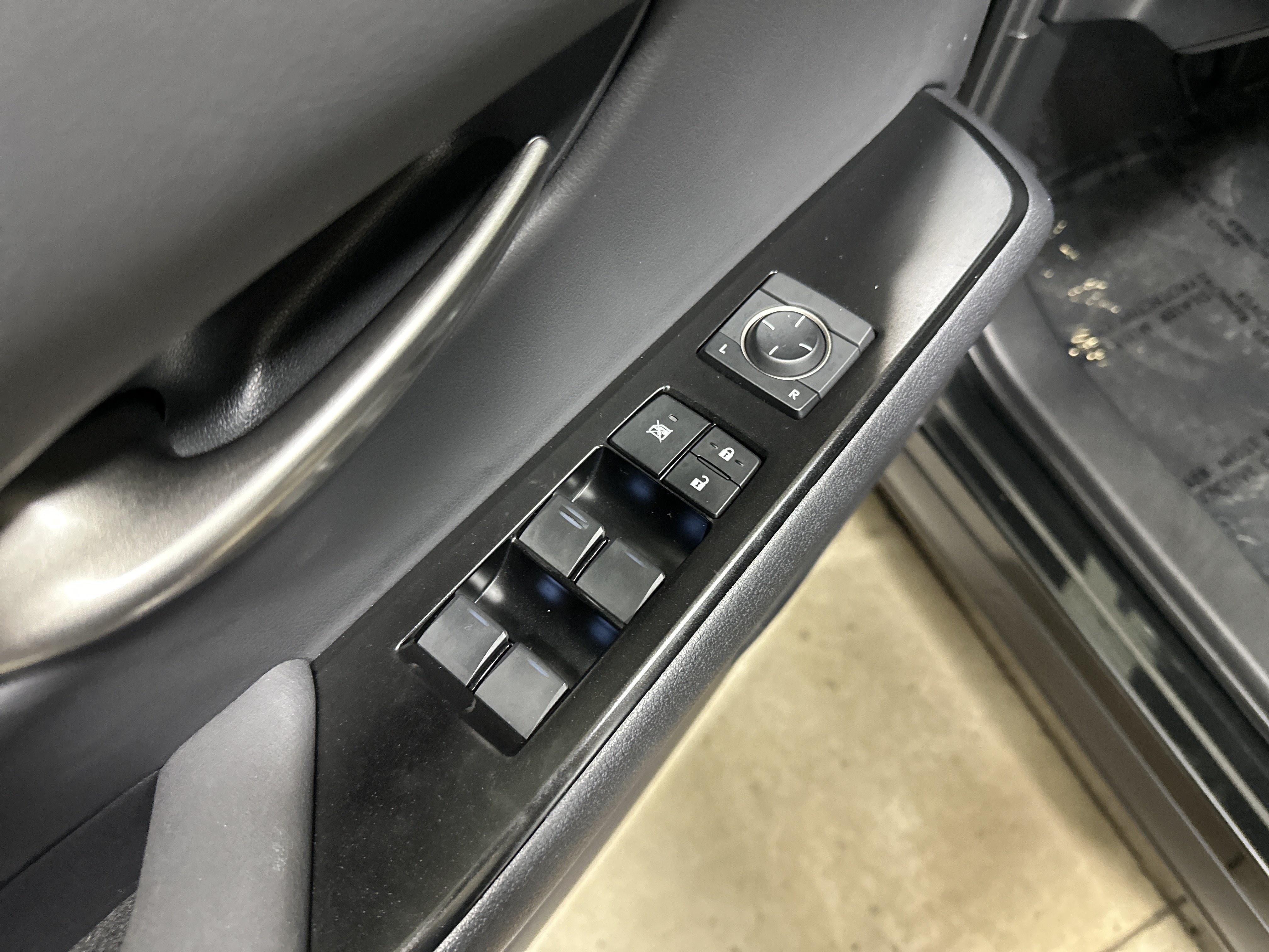 Used 2022 Lexus UX 250h w/ Premium Package AWD/4WD image 15