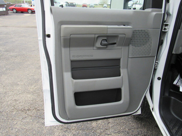 Used 2022 Ford E-350 and Econoline 350 Super Duty RWD image 22